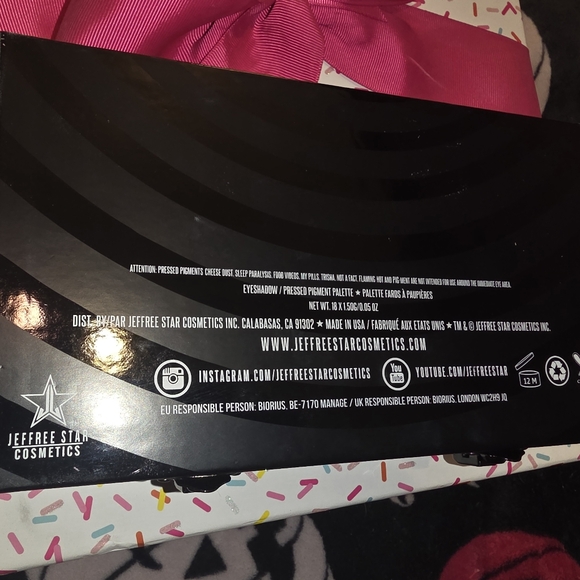 Jeffree Star Cosmetics Conspiracy 2019 Discontinued 18 Color Eyeshadow Palette - Picture 8 of 11